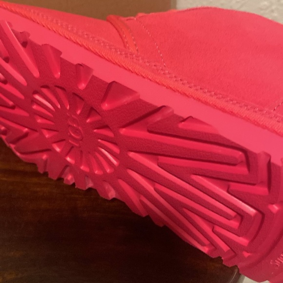 Uggs - Picture 4 of 5